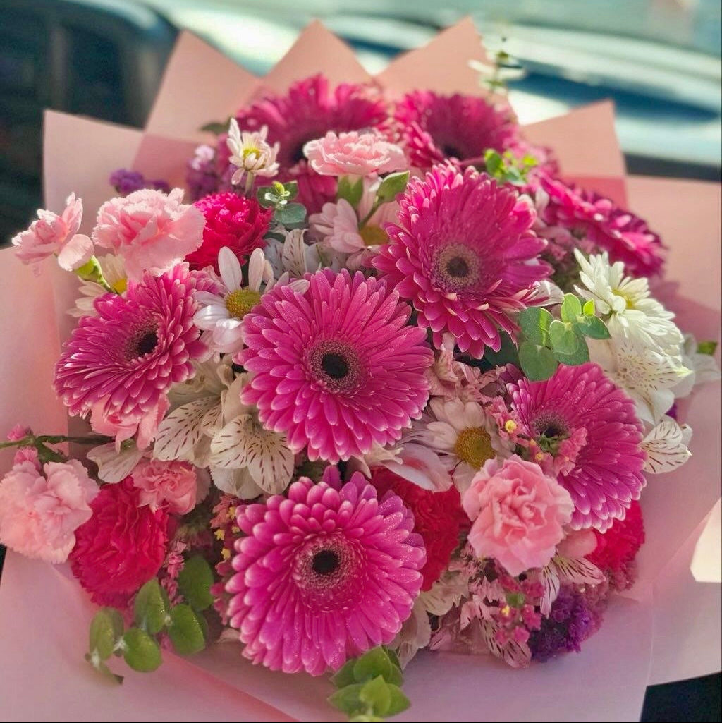 Ramo de 12 gerberas y flores mixtas