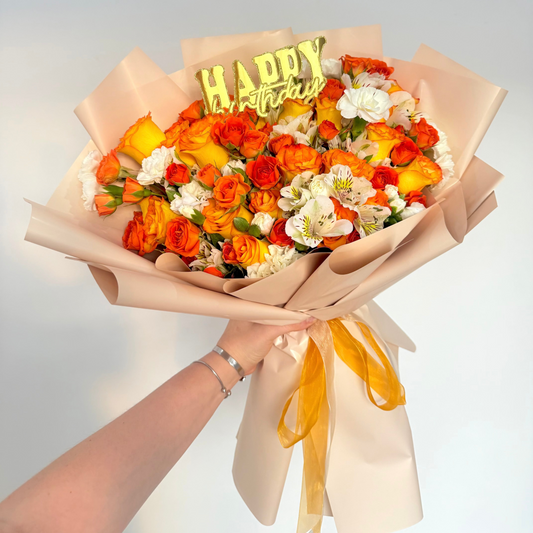 Ramo de 24 rosas naranjas y flores mixtas