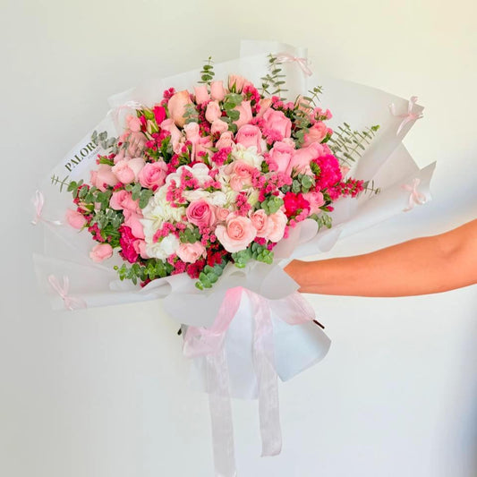 Ramo de 24 rosas, hortencia y flores mixtas