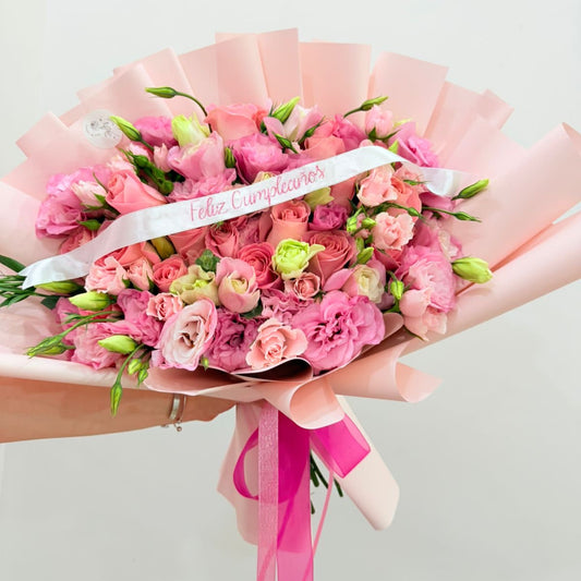 Ramo de 24 rosas, lisiantus y flores mixtas