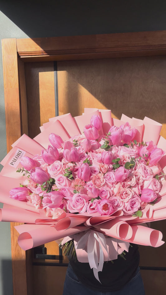 Ramo de 50 rosas rositas + 20 tulipanes